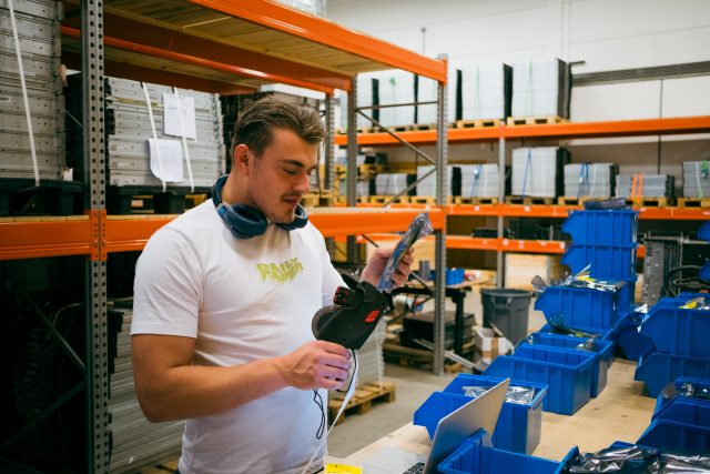 iuppiter employee scans server components in warehouse