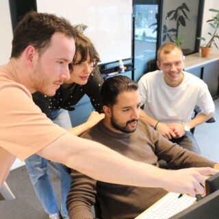 iuppiter employees discussing the best deals for configured servers