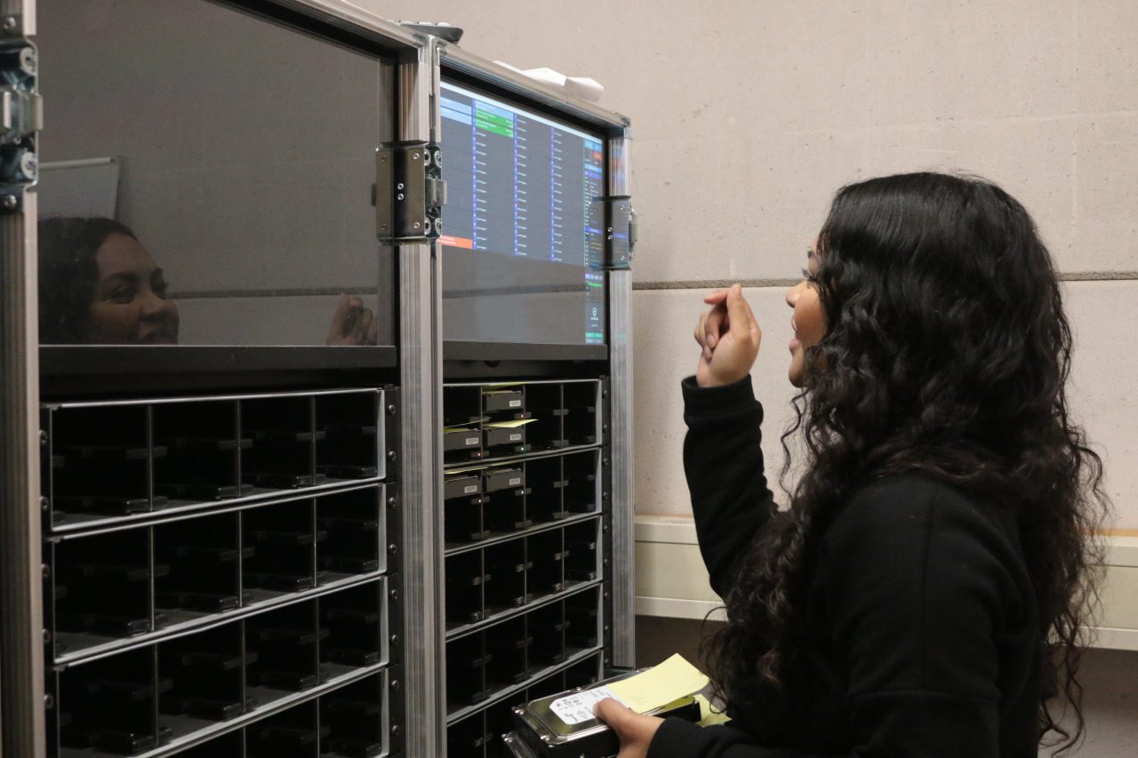 iuppiter employee repairing and testing used server components